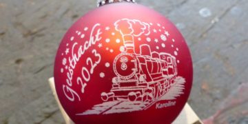 Neue Geesthachter Weihnachtskugel mit der Karoline als Motiv