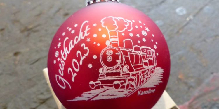 Neue Geesthachter Weihnachtskugel mit der Karoline als Motiv
