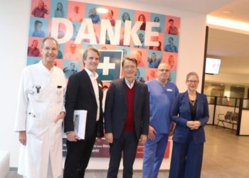 Gesundheitsminister Karl Lauterbach und Nina Scheer in Geesthacht