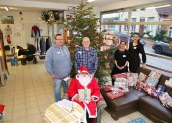 Großer Erfolg: erster Wunschbaum im AWO-Kaufhaus Ratzeburg