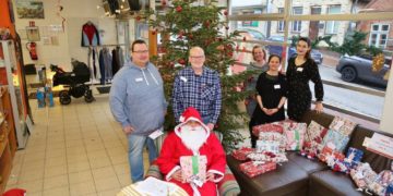 Großer Erfolg: erster Wunschbaum im AWO-Kaufhaus Ratzeburg