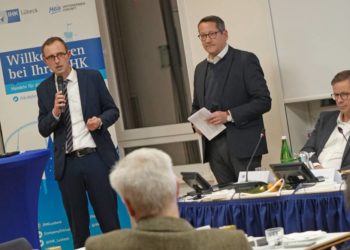 Digitalisierungsminister Schrödter zu Gast in der IHK zu Lübeck