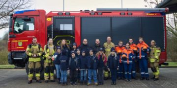 Freude über Spende bei der Feuerwehr Alt-Mölln