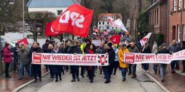 Demonstration in Mölln setzt starkes Zeichen für Demokratie und Vielfalt