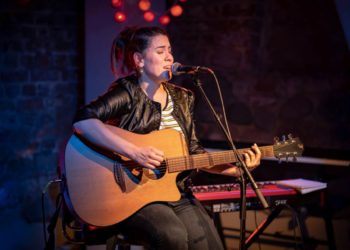 Folkclub-Konzert mit Singer-Songwriterin Katharina Schwerk