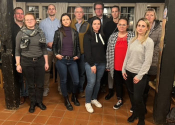 Gestresstes Personal und genervte Eltern