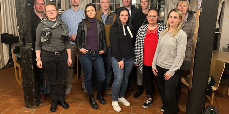 Gestresstes Personal und genervte Eltern