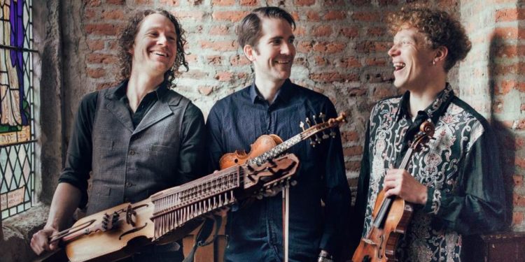 Das Lodestar-Trio spielt „Bach to Folk“