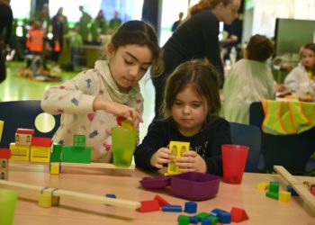 Kita-Forschertag: 90 Kinder forschen und entdecken zum Thema Energie