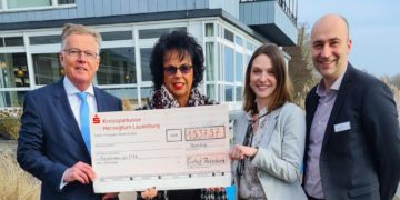 Scheckübergabe an den Förderverein der Feuerwehr