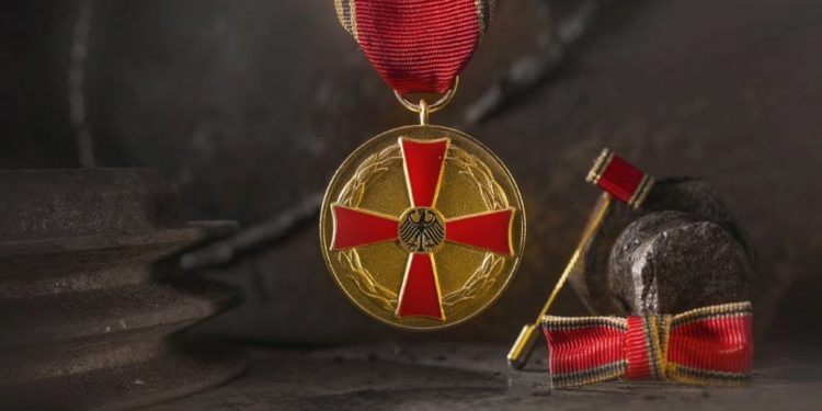 „Bundesverdienstkreuz“ für Christel Happach-Kasan