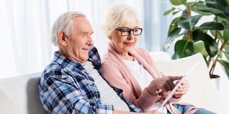 Online-Programm für Angehörige von Krebspatienten um Informationen zu Blutkrebs und Hautkrebs erweitert