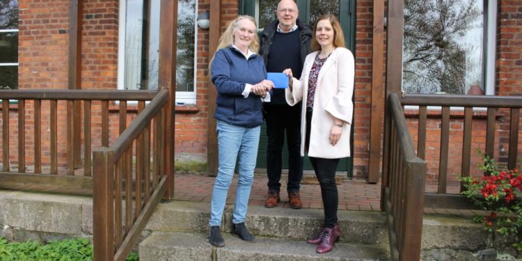 Spenden für die Tafel Ratzeburg und die Hospizgruppe Ratzeburg Mölln und Umgebung