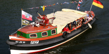 Stadtbarkasse Piep wird erneut repariert