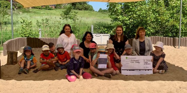 „Sonne, aber sicher!“ – Kita in Sterley mit Präventionspreis ausgezeichnet