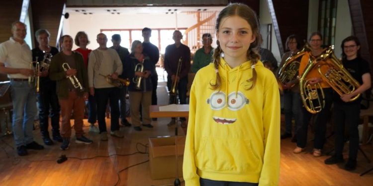 Ein Posaunenchor mit Nachwuchs-Journalistin