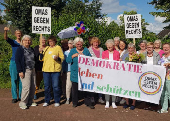 Omas gegen Rechts im Kreis feiern 5-jähriges Bestehen