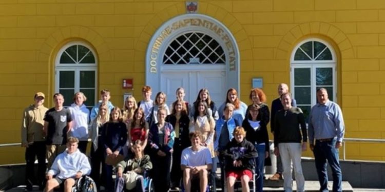 Schulklasse der Ratzeburger Gemeinschaftsschule sucht barrierefreie Pfade für Gäste der Stadt