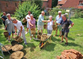 Im Garten der Diakonie Lauenburg wird bald Brot gebacken