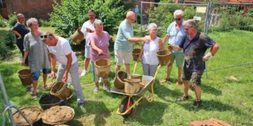 Im Garten der Diakonie Lauenburg wird bald Brot gebacken