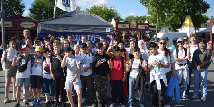 Fahrt des Kiwanis Club Ratzeburg mit Kindern zu Winnetou