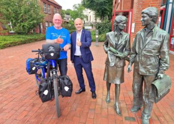 Spenden-Radtour „Oli radelt“ macht Stopp in Mölln: