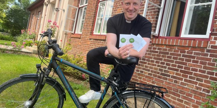 „Pastor on tour“: Tobias Knöller klingelt an den Haustüren