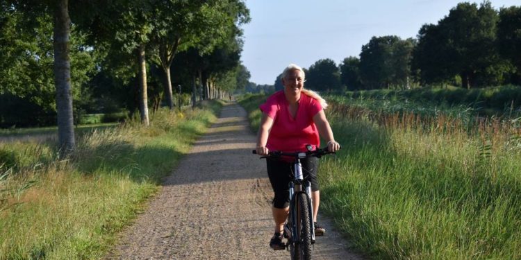 Die Klimaschutzmanagerin des Amtes Büchen, Maria Hagemeier-Klose, freut sich über viele Engagierte beim diesjährigen Stadtradeln. Foto: Amt Büchen, hfr