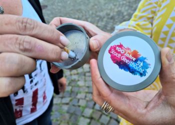Stadt Geesthacht verteilt Taschenaschenbecher