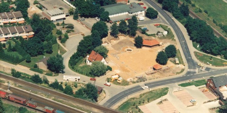 Priesterkate: Cafe´ zeigt Luftaufnahmen zur Ortsentwicklung Büchens