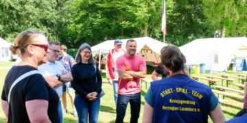 Nina Scheer lobt Demokratieförderung durch Stadtspiel „Tillhausen“