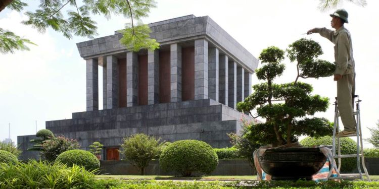 Multivisionsshow:  Vietnam und Angkor