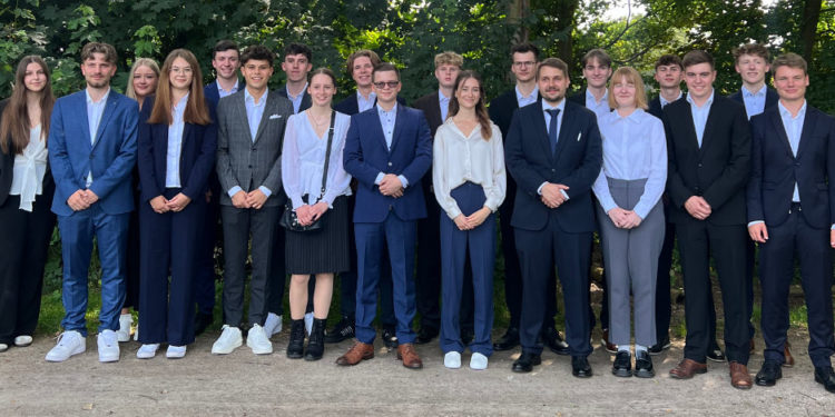 Ausbildungsstart bei den Volks- und Raiffeisenbanken: Drei Banken setzen auf ein starkes Fundament für die Zukunft