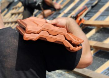 Dachdecker erhalten bei Hitze Ausfallgeld