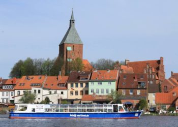 Op Platt: Slüsenfohrt mit Musik un Gedichten