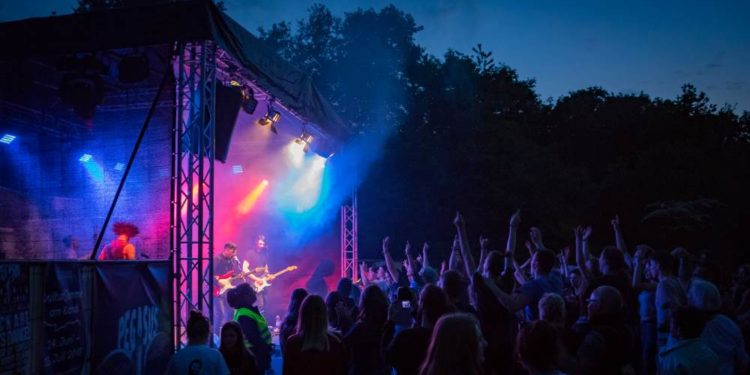 Pegasus-Zusammen Solidarisch: Ein Zeichen gegen Rechtsextremismus in Schwarzenbek