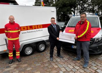 DLRG Ratzeburg erhält Spende für neuen Fahrzeuganhänger