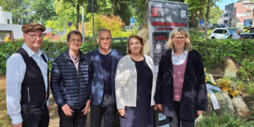 Kranzniederlegung am Gedenkstein für Russlanddeutsche Flüchtlinge von 1930