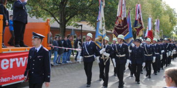 Feuerwehrjubiläum in Mölln: Gänsehautmomente für tausende Besucher aus dem Kreis