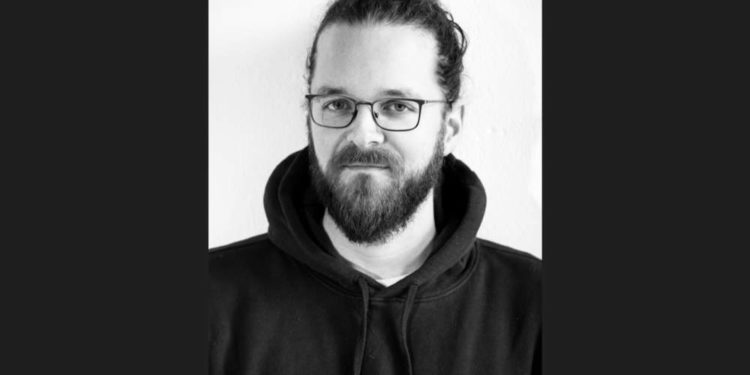 ‚Machtübernahme‘ – Autor und Politik-Aktivist Arne Semsrott liest und diskutiert