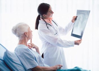 Deutlich mehr Frauen als Männer von Osteoporose betroffen