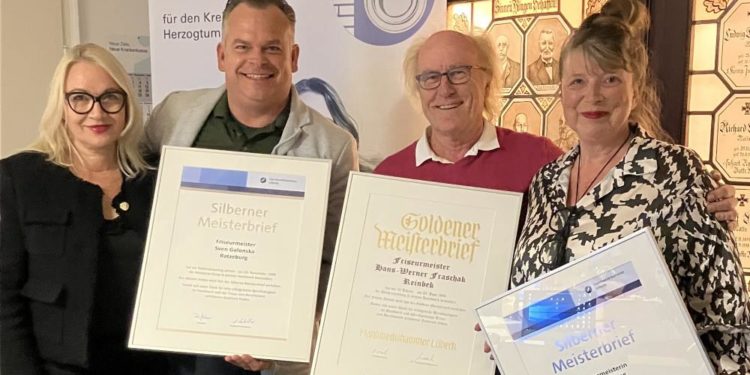 Silberne und Goldene Meisterbriefe für FriseurmeisterInnen