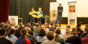 WhatsApp, Instagram und TikTok: Was geht uns Eltern das an?“