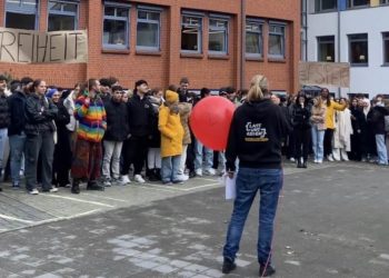 Schülerinnen und Schüler des BBZ Mölln setzen Zeichen für Respekt und gegen Diskriminierung