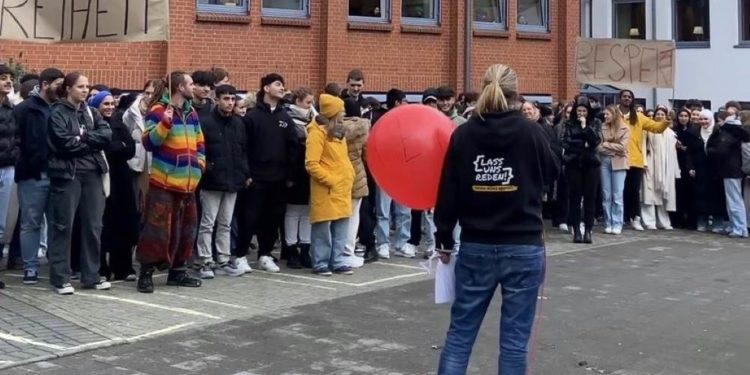 Schülerinnen und Schüler des BBZ Mölln setzen Zeichen für Respekt und gegen Diskriminierung