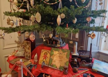 Alle Jahre wieder – Weihnachtsschmuck und Modelleisenbahn aus alter Zeit