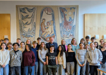 Schüler aus Plaisir besuchen Geesthachter Rathaus