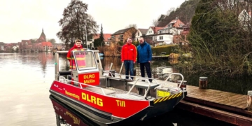 DLRG Mölln stellt neues Einsatzboot in Dienst