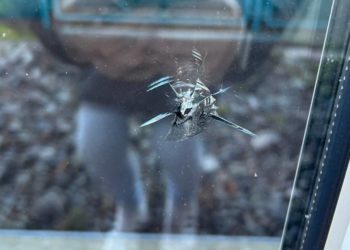 Einschussloch im Sportzentrum