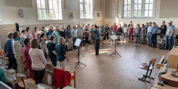 ‚POLITICALied‘ lädt zu einem offenen Chorworkshop gegen Rassismus